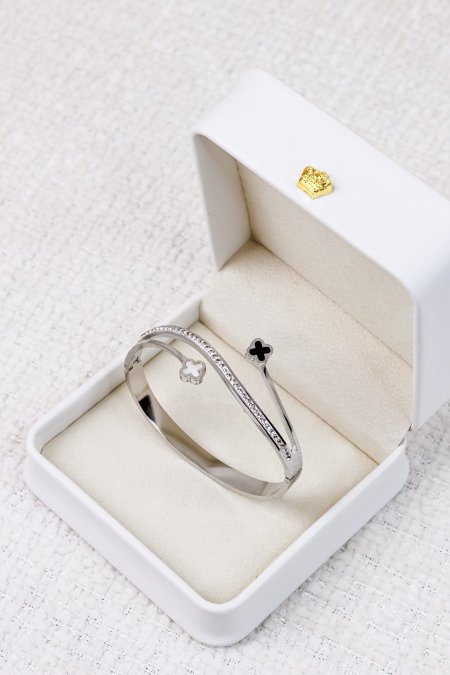 اساور ماركة اصلية